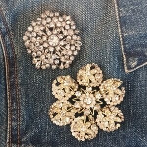 Pair of Starburst Vintage Clear Rhinestone Brooches.